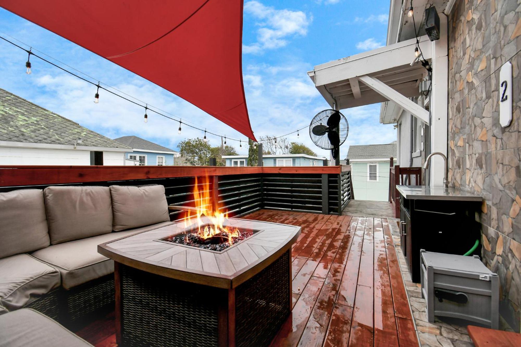 Nautical Loft With Outdoor Kitchen & Beach Access Apartment Galveston Exterior photo