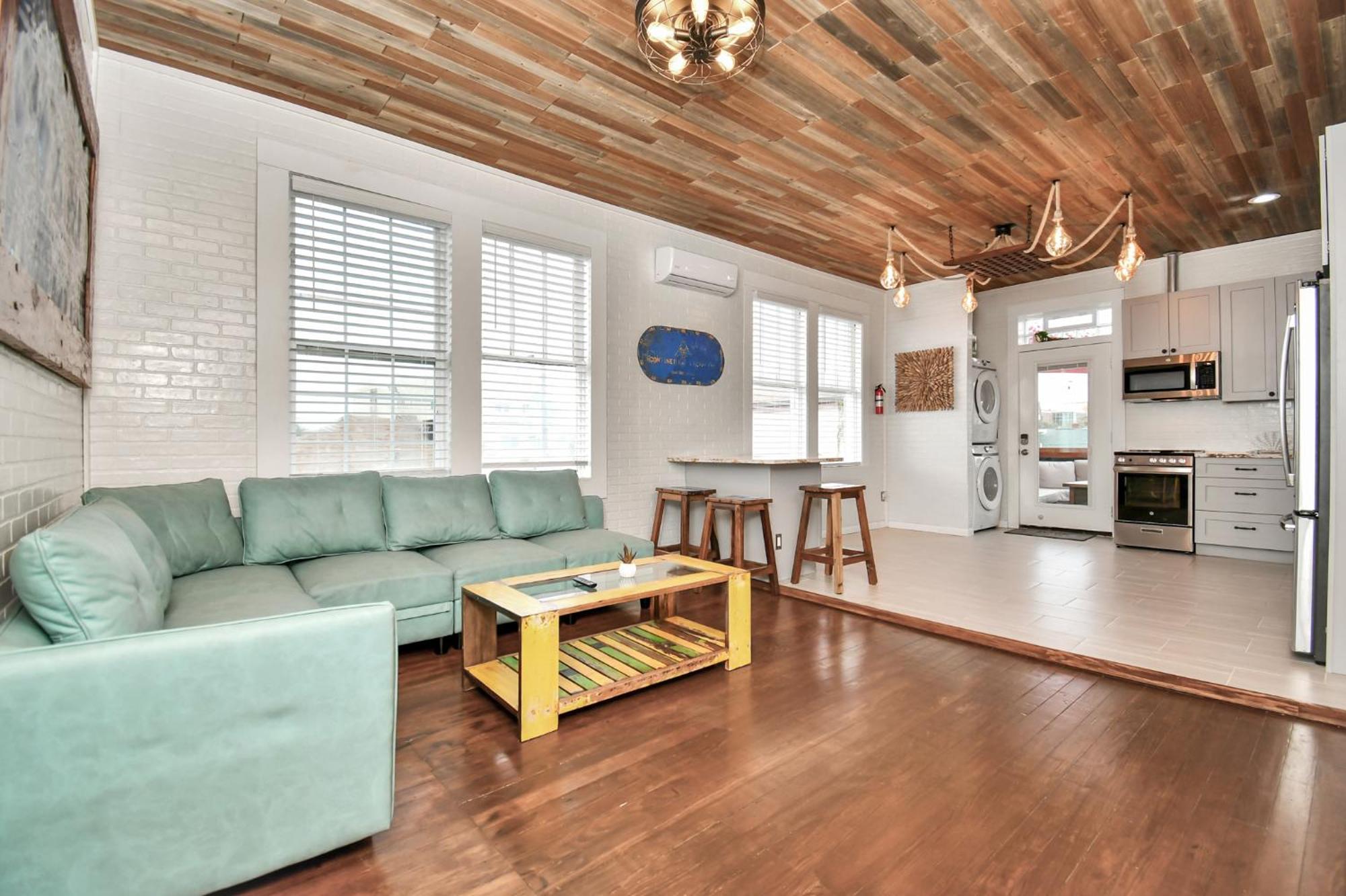 Nautical Loft With Outdoor Kitchen & Beach Access Apartment Galveston Exterior photo