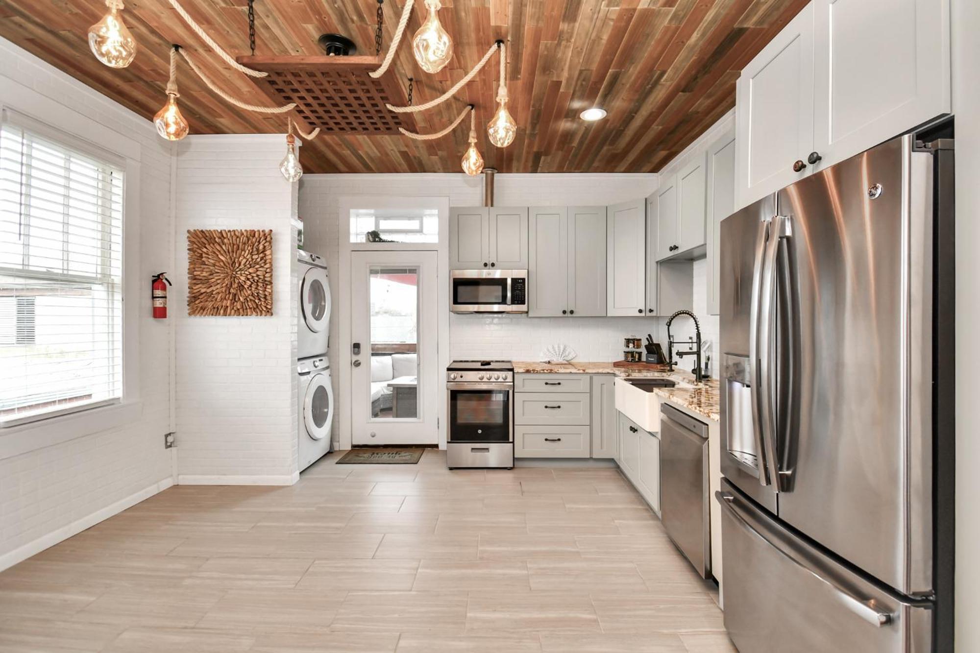 Nautical Loft With Outdoor Kitchen & Beach Access Apartment Galveston Exterior photo